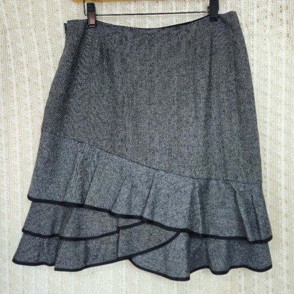 DKNY City Herringbone Wool Tweed Ruffle Black White Skirt Size 10 - Picture 1 of 6